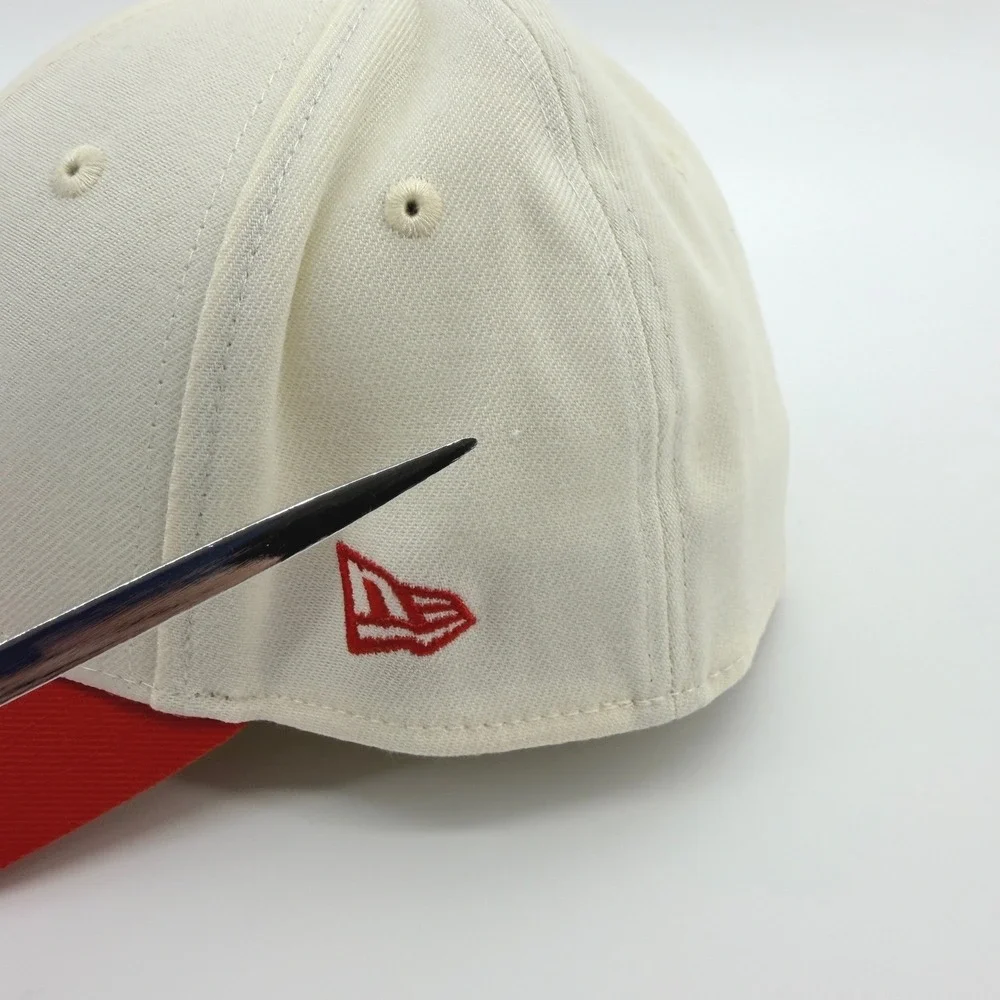 New Era Kansas City Chiefs Hat Men S/M White Red 39THIRTY NFL AFC Curved Brim